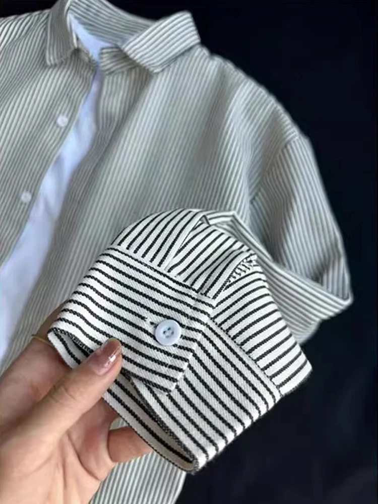 

Новая мужская рубашка-кардиган в американском ретро-стиле с полосками, длинным рукавом, свободного кроя, с отложным воротником, из смесового хлопка и полиэстера, весенняя коллекция