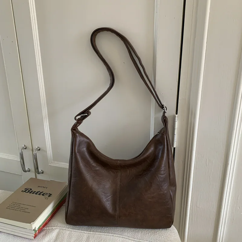 حقيبة كروس متعددة الاستخدامات ذات سعة كبيرة 2025 حقيبة كتف واحدة عصرية جديدة من جلد البولي يوريثان ذات ملمس ممتاز #6