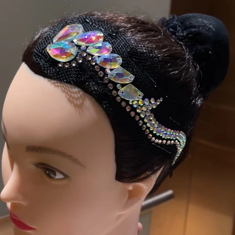 أغطية الرأس للتزلج على الجليد، الجمباز الفني، الرقص اللاتيني، أداء الرقص الحديث، الدرجات، أغطية الرأس للأطفال والكبار