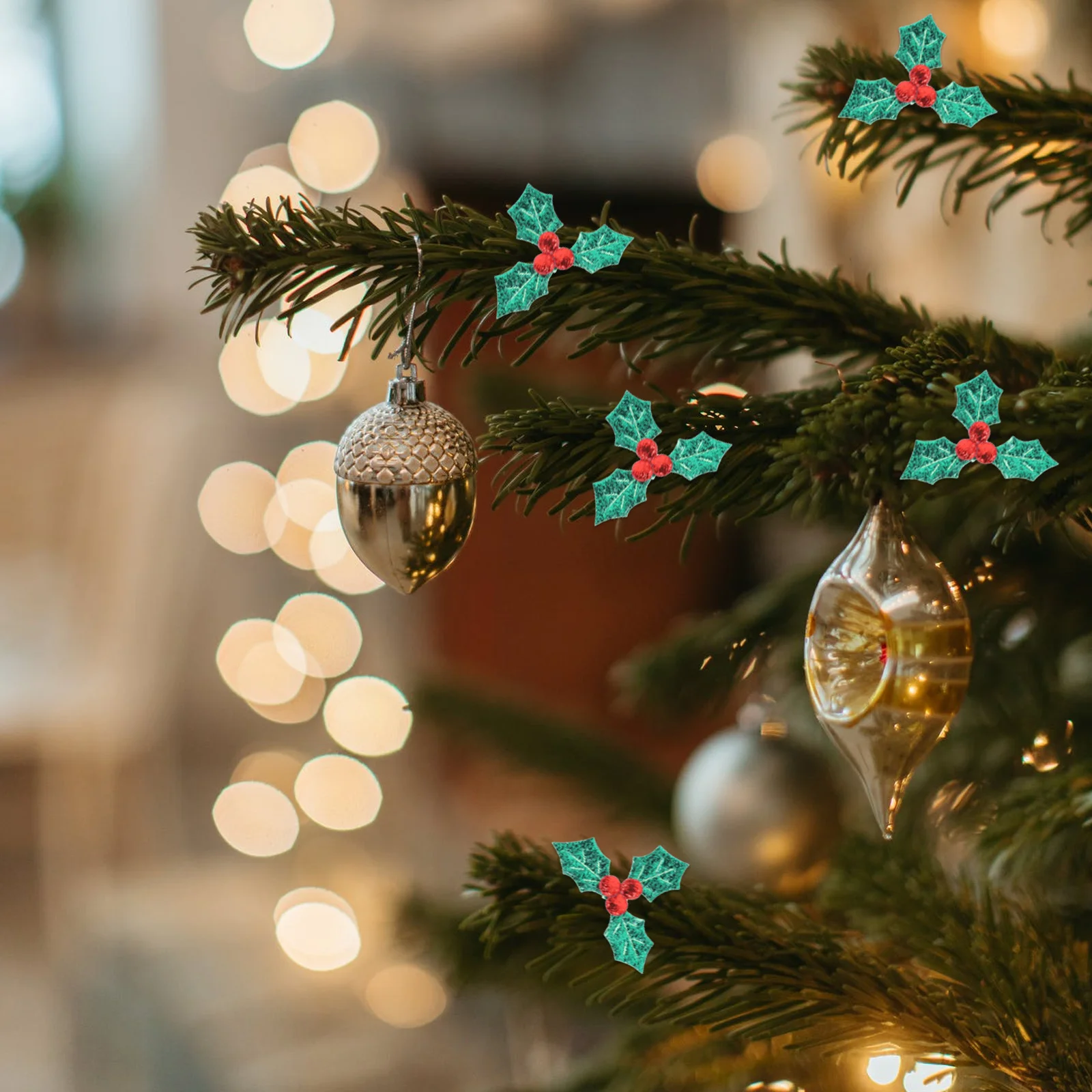 

100pcs Artificial Holly Berry Picks Red Xmas Berry Leaves Spray for Holiday Garland DIY Crafts Making Accessory Green Three Leaf