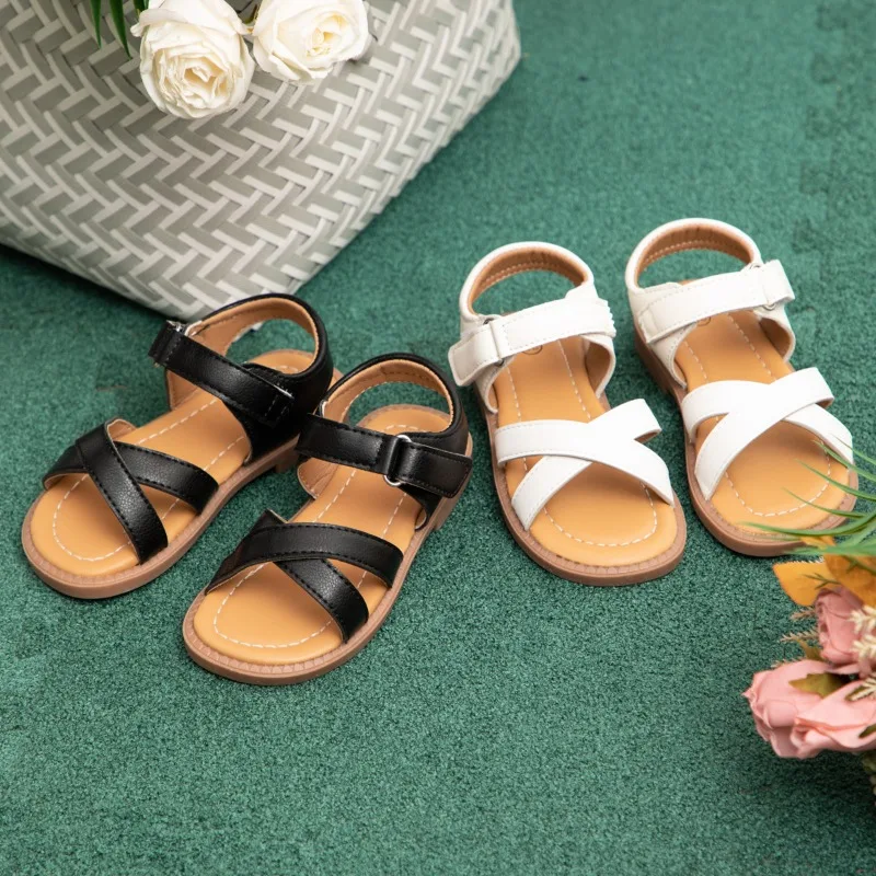 

Новые летние детские сандалии 2026 года с открытым носком: простые, модные, с перекрестными ремешками, многофункциональные пляжные сандалии для детей