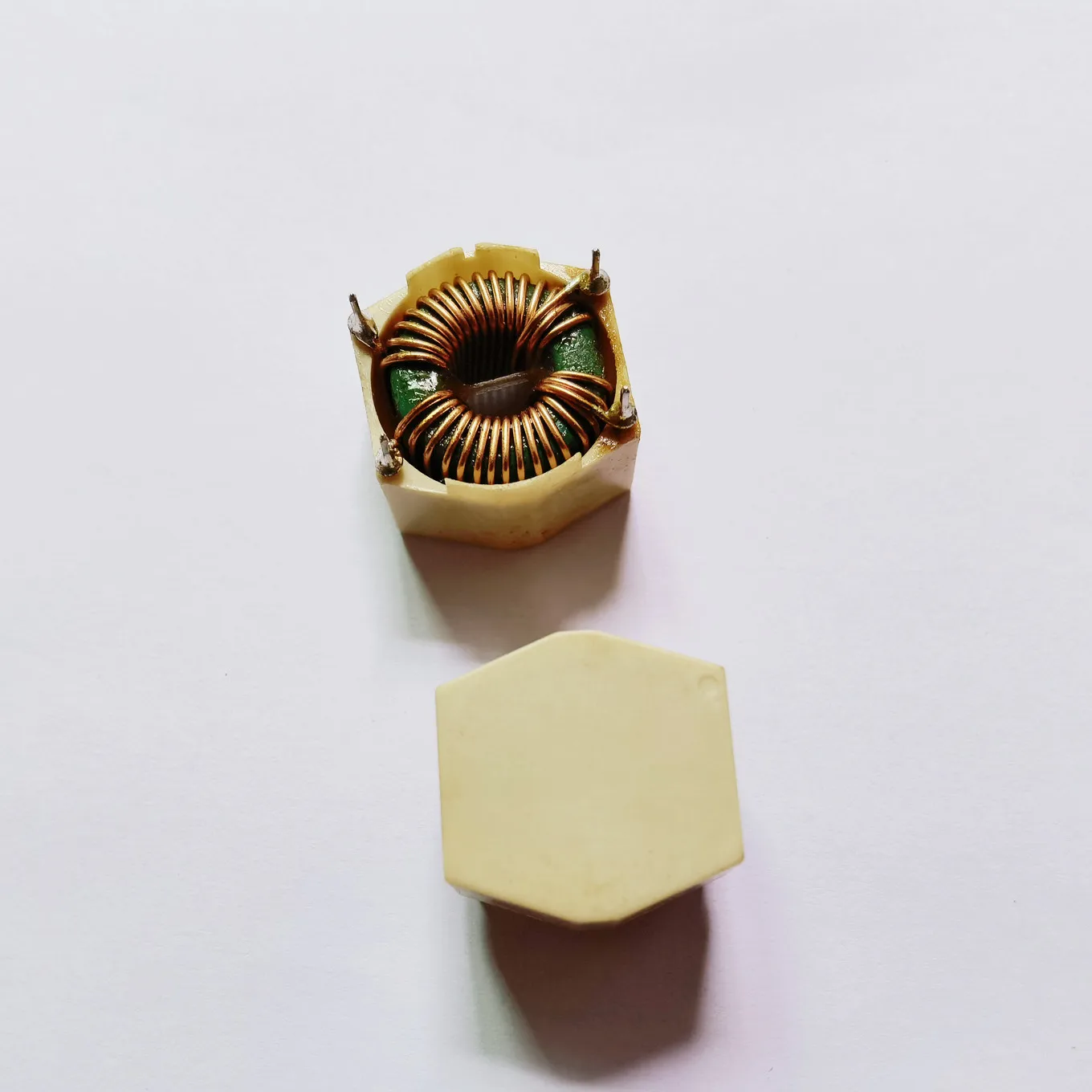 Original new 100% RN114-2-02 power filter 4.2MH 4A high current ring magnetic ring common mode inductance common mode choke coil
