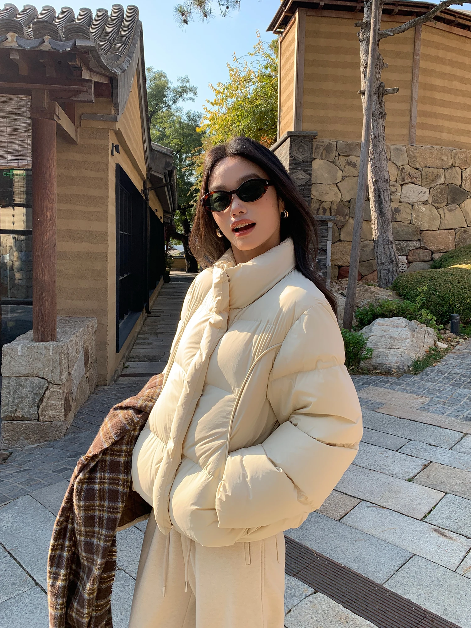 

Женский пуховик Pusumede Puff Cloud Sensation свободного кроя с воротником-стойкой, утепленный, на 90% белом утином пуху, теплый, объемный, в стиле Bread Coat