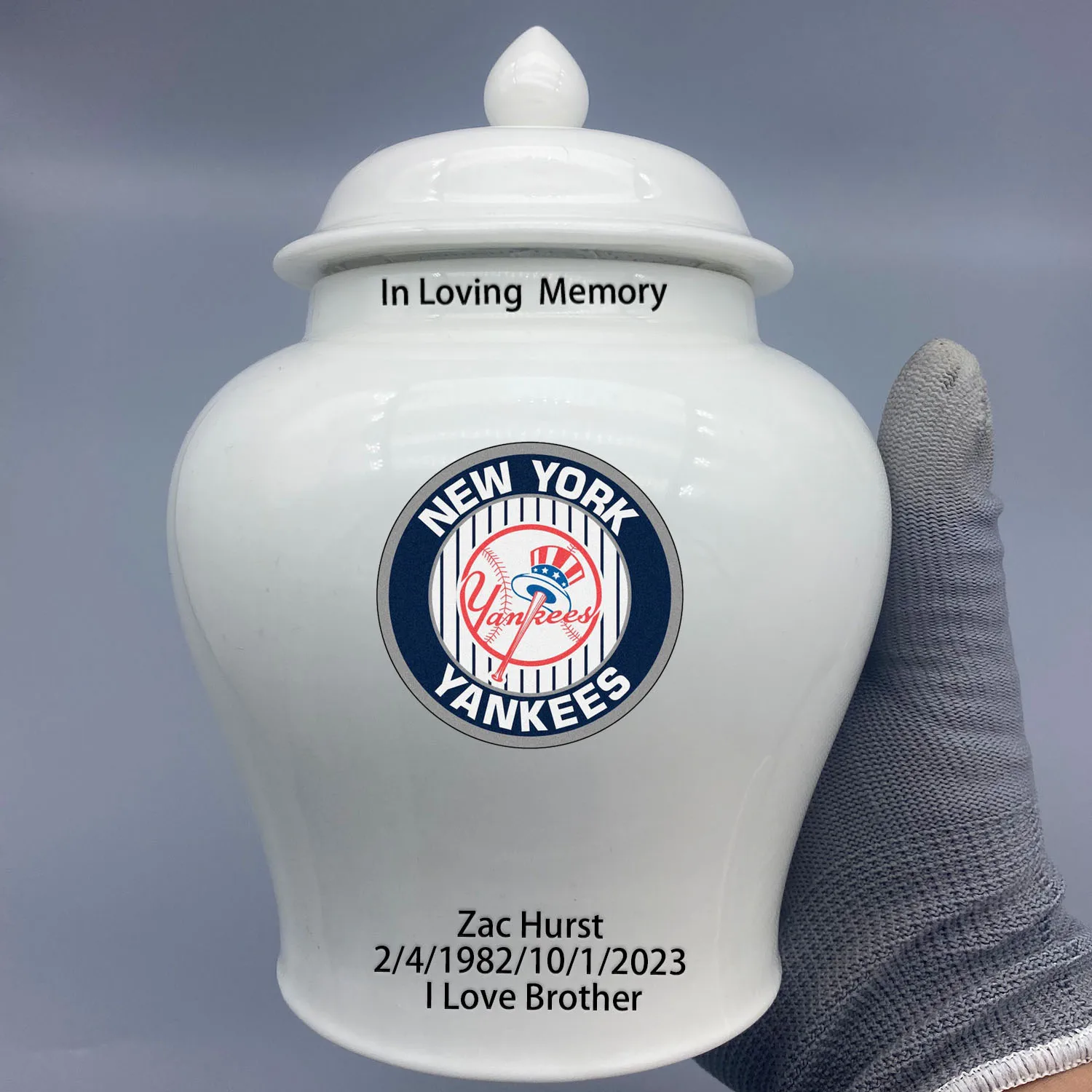 

Medium Urn for New York Yankees-baseball themed Custom.Send me the name/date you want to appear on the urn by Remark Message