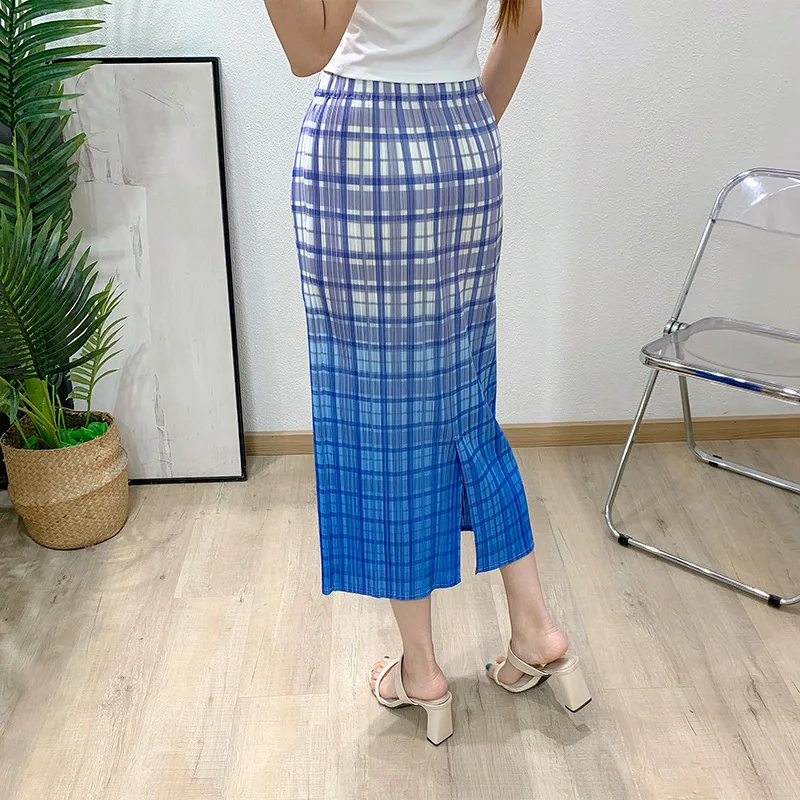 Luźna spódnica z elastyczną talią w dużych rozmiarach Miyake plisowana 2025 nowych moda Casual Temperament w paski z nadrukiem plisowana spódnica do połowy ciała