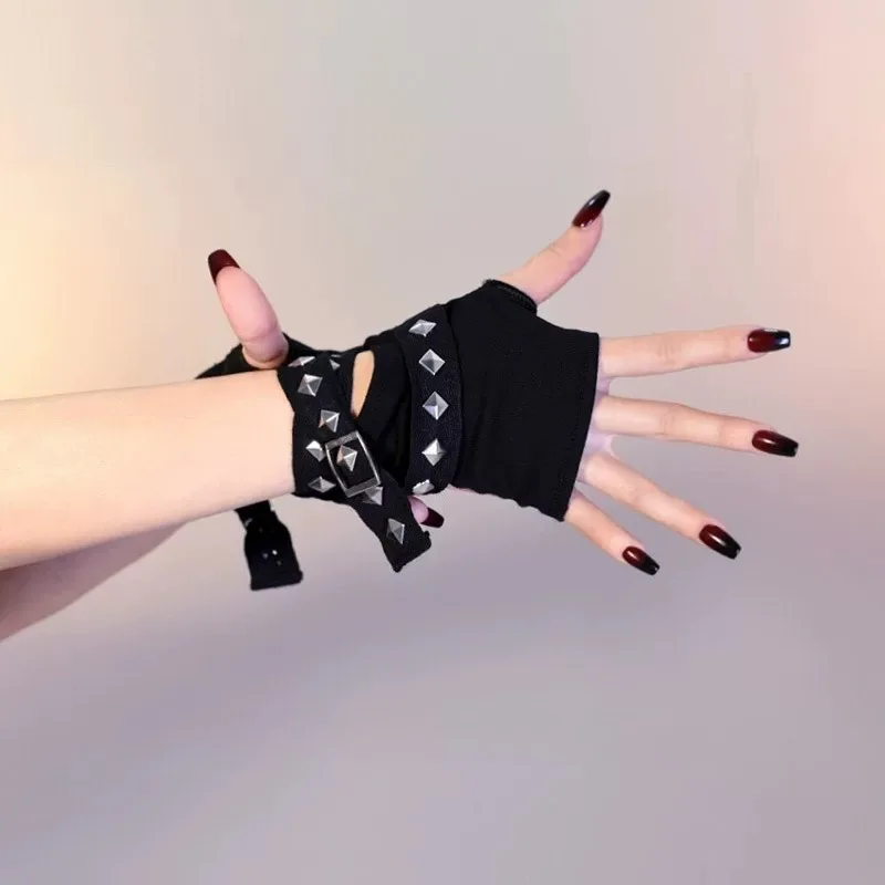 Unisex Black Y2K Rivet Chain Strap Sleeve Gloves Hip Hop Arm Cover Fashion Hand Accessory for Teenage Girls Driving