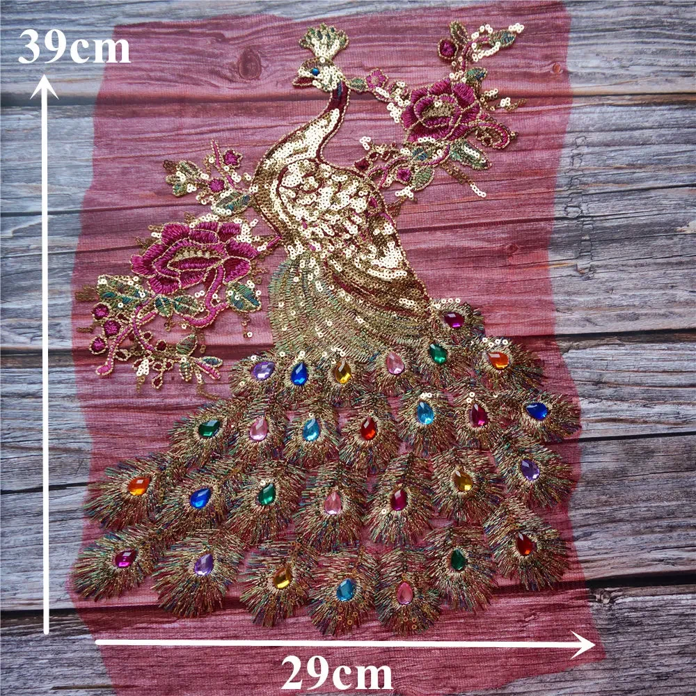 Paillettes pavone arcobaleno strass coda di piuma abito ricamato Appliques tessuto di pizzo maglia rossa cucire Patch per la decorazione di nozze