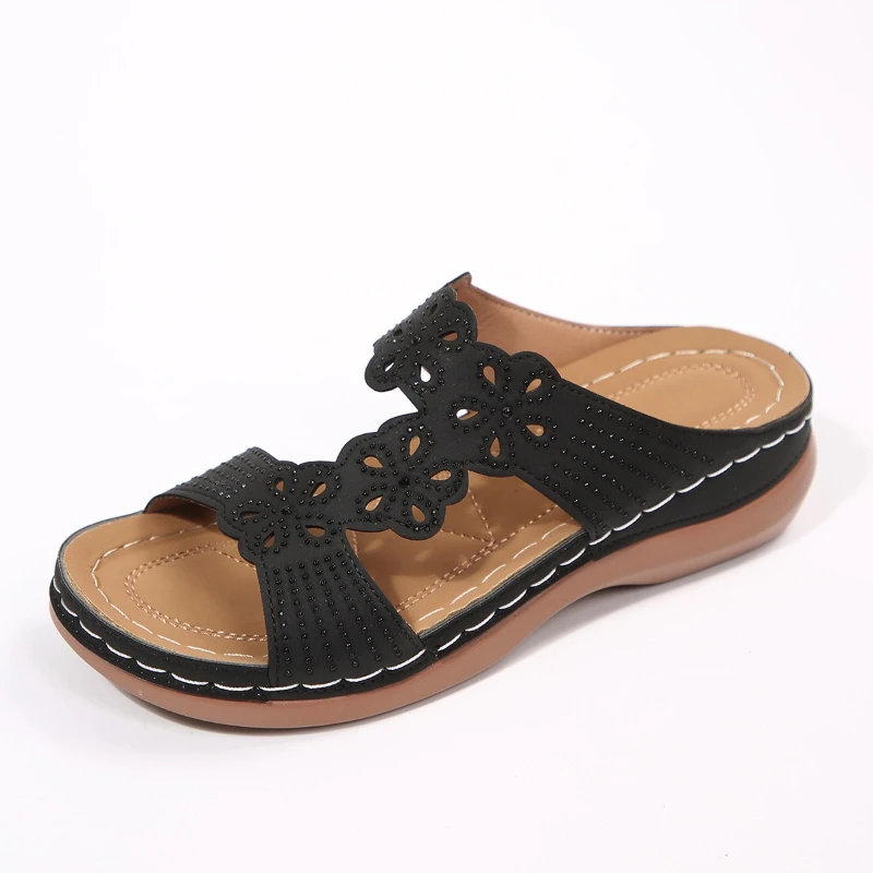 

Женские шлепанцы 2026: летние трендовые сандалии с цветочным узором, полые повседневные тапочки, модные туфли на платформе, удобные сандалии без застежек