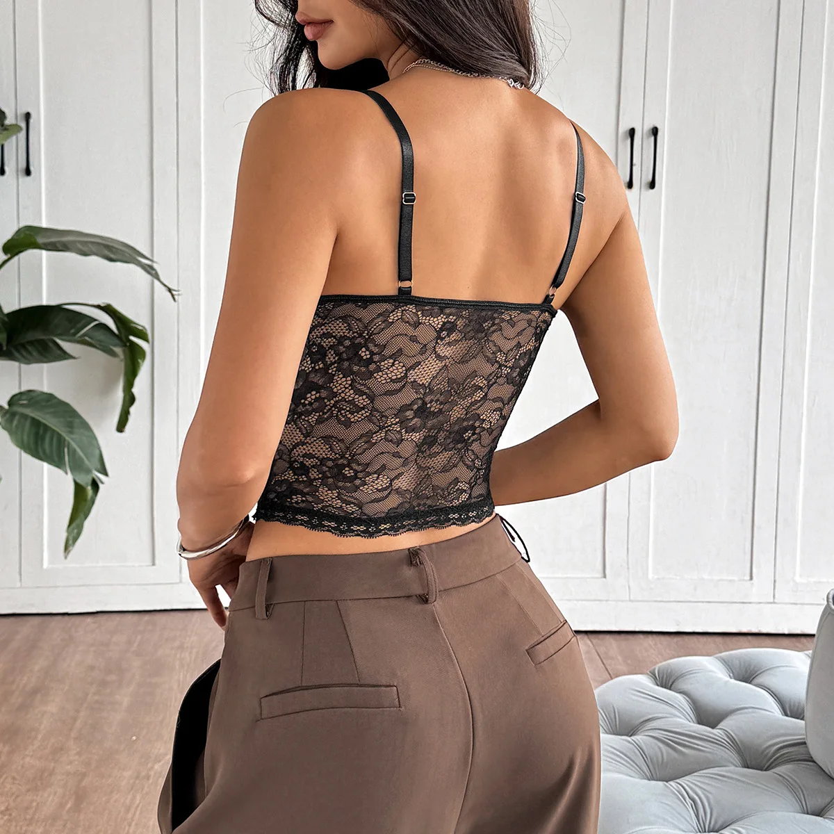 2025 Abbigliamento donna Top T-shirt da donna Sexy Hot Girl Capispalla Fiocco Semplice pizzo traspirante Street Must-have Reggiseno a lisca di pesce senza schienale