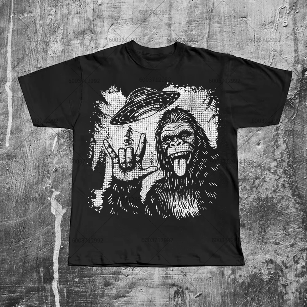 تي شيرت هاراجوكو بيج فوت UFO ساخر Sasquatch جرافيك جديد فضائي تي شيرت رجالي Y2K نمط كبير الحجم قطن تي شيرت ملابس الشارع #1