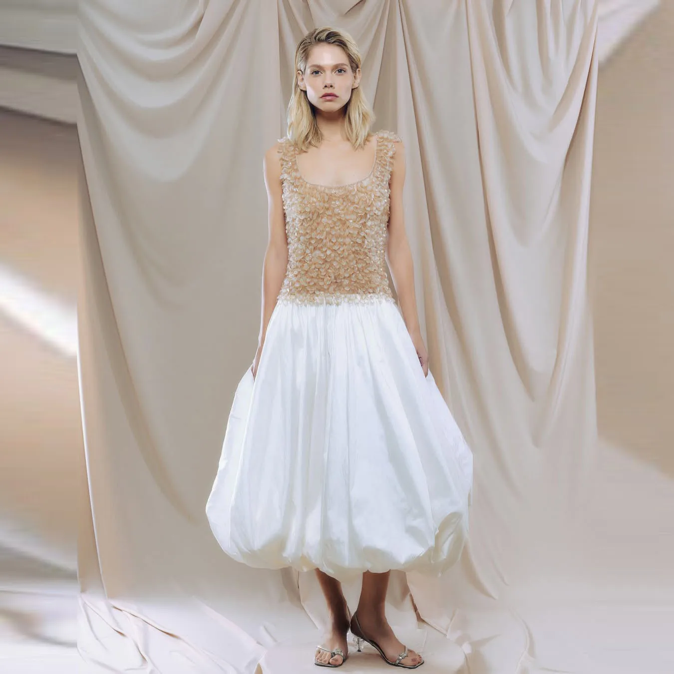 

Elegant Women's A-Line Midi Skirt in Soft Satin Fabric with High Waist Design and Pleated Detail for Formal Occasions