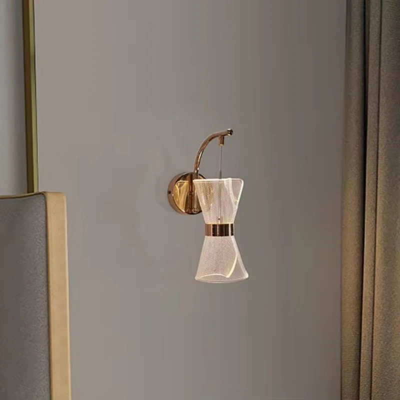 

Wall lamp with remote control, dimmable, high color rendering index 90