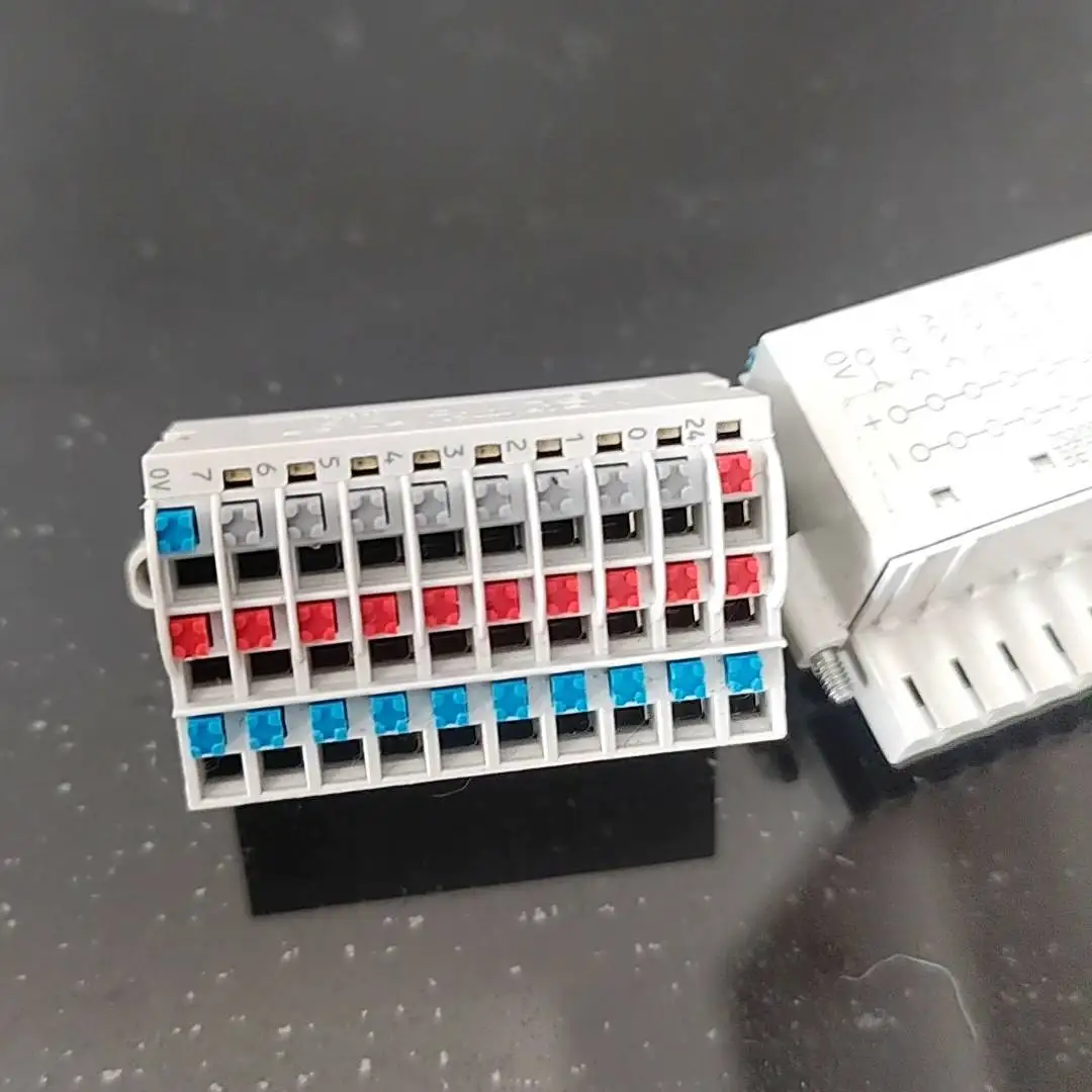 

ZS2001-0004 ZS2001-0002 KM2002 KM1002 female header with spring connection