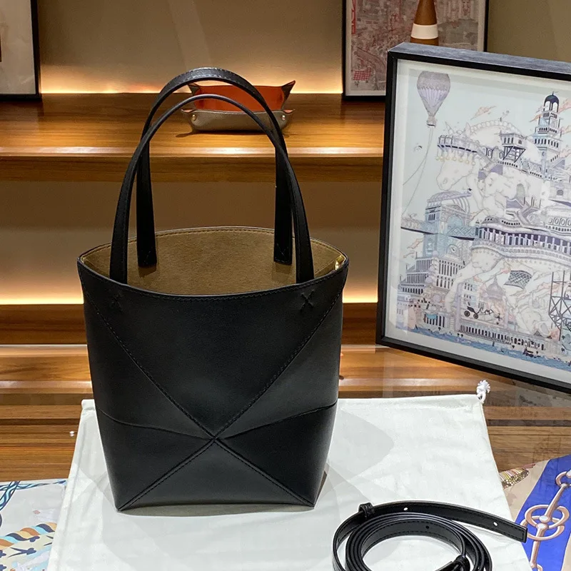 

2025 New Design Geometric Leather Tote Bag Women's oulder Bag Transformable Staed Leather Patchwork Handbag