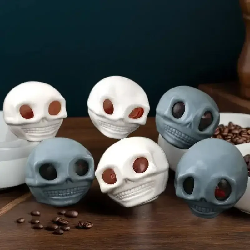 ضغط الجماجم مع الدم واليدين هالوين المزحة اللعب هالوين كرات الإجهاد ضغط الجمجمة تململ لعبة الضغط