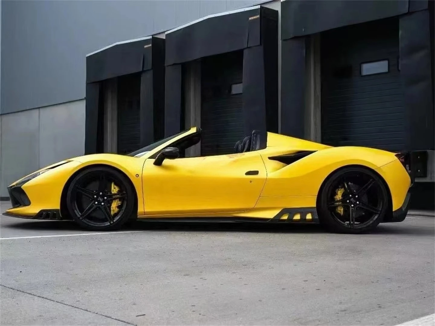 High-quality Key Style Dry Carbon Fiber Front Lip Diffuser Side Skirt Rear Spoiler Side Vent Hood Trim Body Kit for Ferrari F8