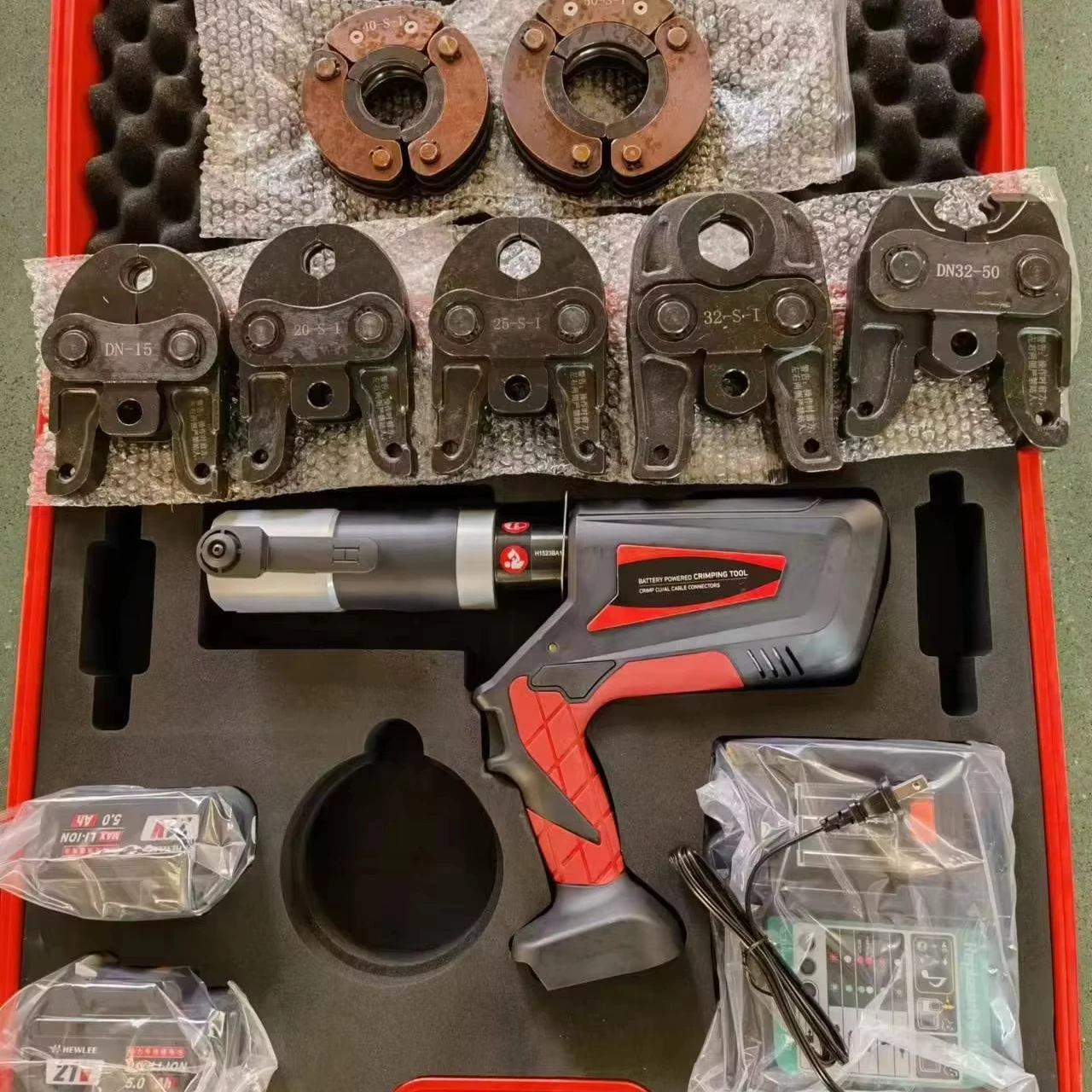 

HL-1550B Stainless Steel Pipe Battery Powered Hydraulic Crimping Plier for Plastic Pipe Fittings Pex Copper Pipe Crimping Tool