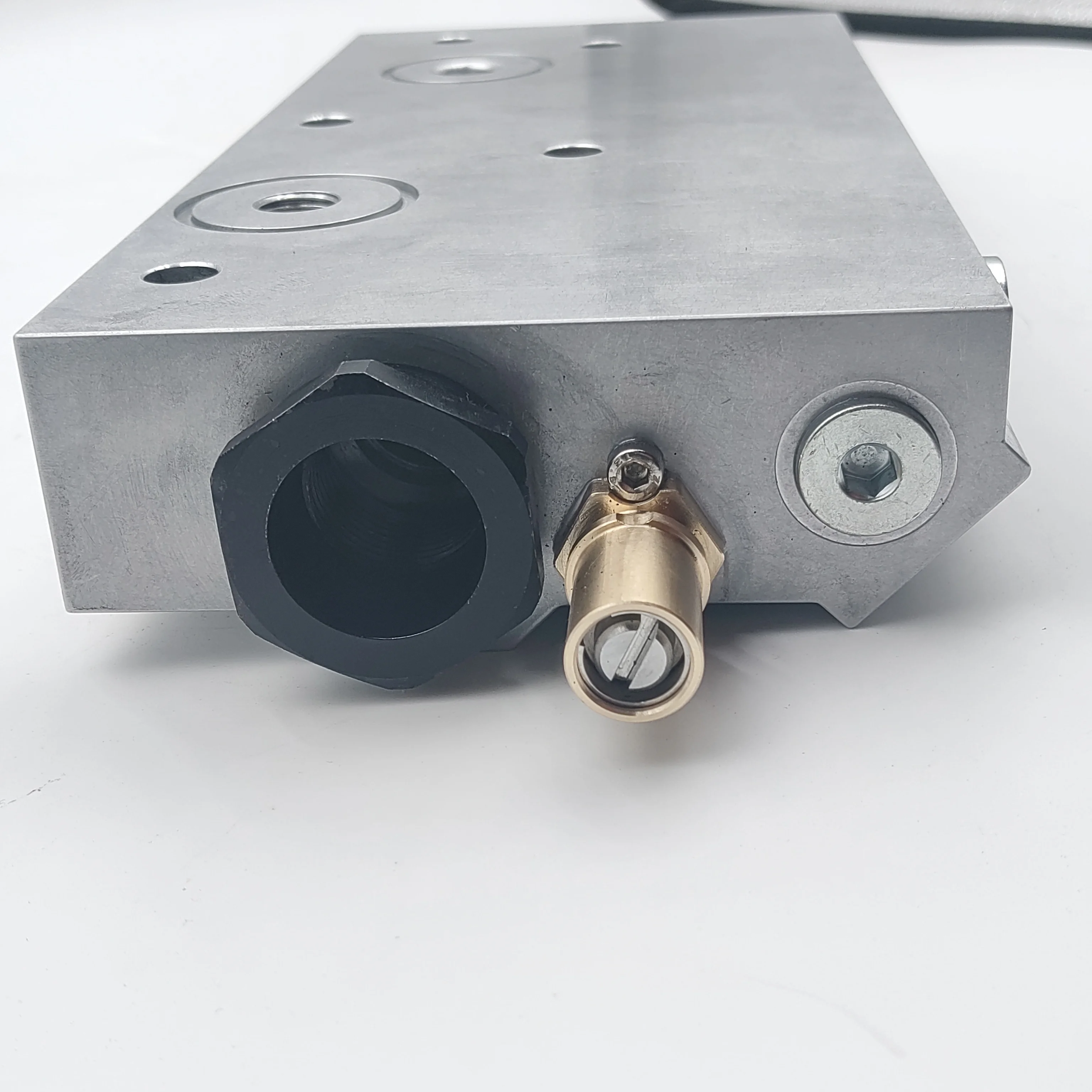 105413 Nordsons Replacement  Steel Square Straight Pneumatic Electric Manifold Assy with 6 Hose OEM Customized 1078921