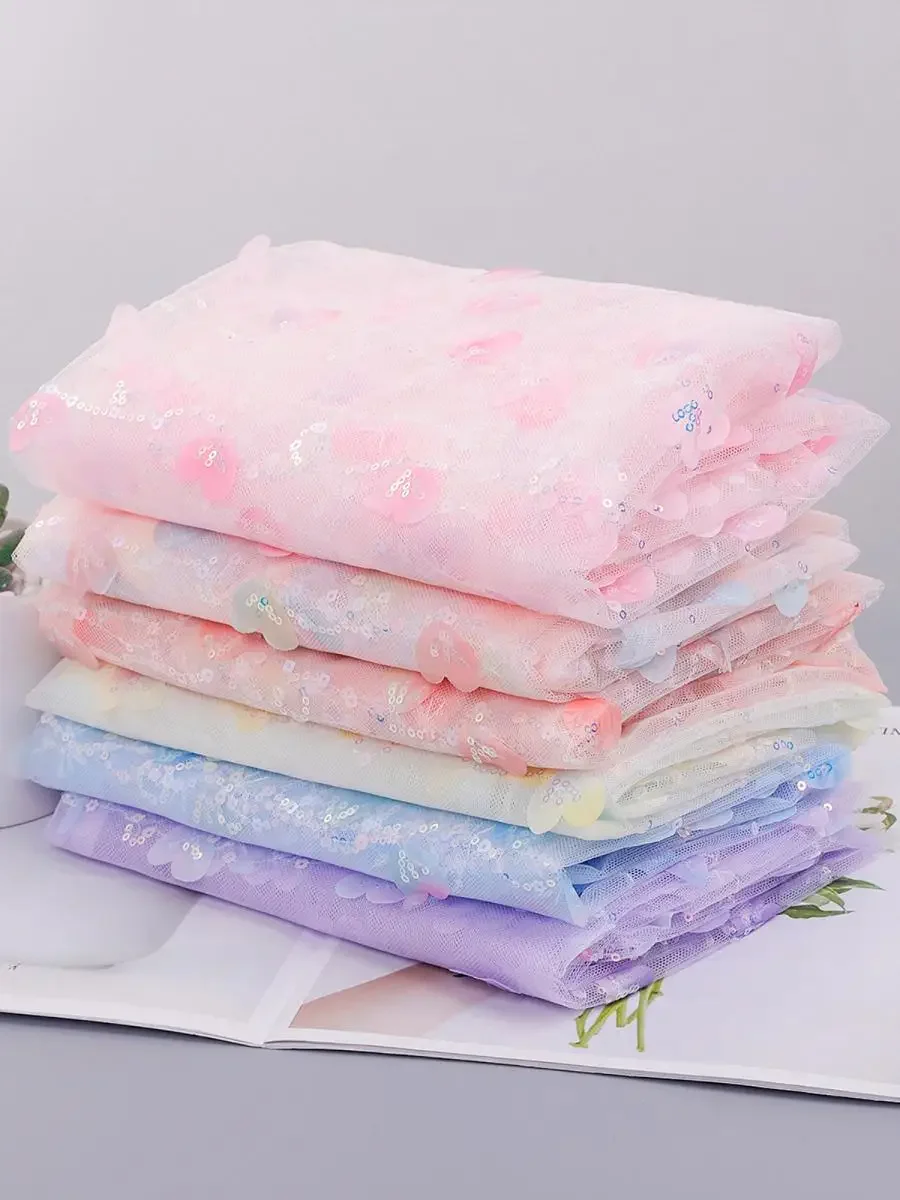 

3D красочная вышитая сетчатая ткань в форме сердца с полосатыми блестками для изготовления платьев и выступлений