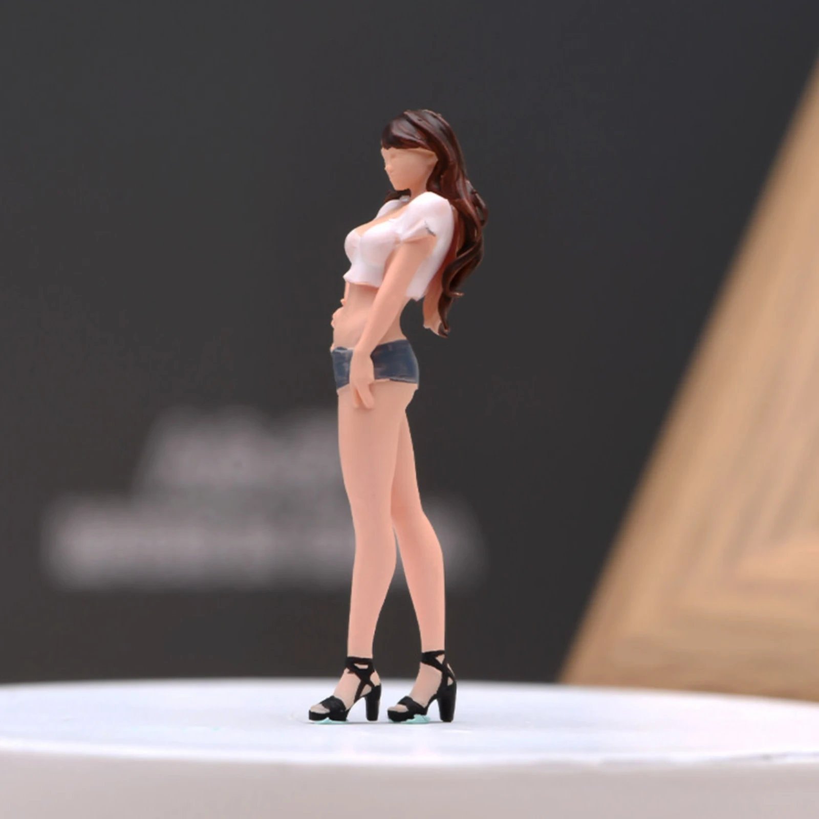 1/64 Scale Figurine Artisan-Made Painted Miniature Figure Figurines Small Display Item 3D Character Models for Diorama