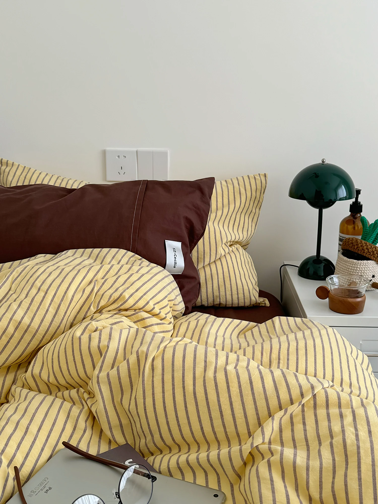 

Комплект постельного белья YAKEHOME Fair Isle из чистого хлопка с кофейно-желтыми полосками, влагоотводящий, из четырех предметов