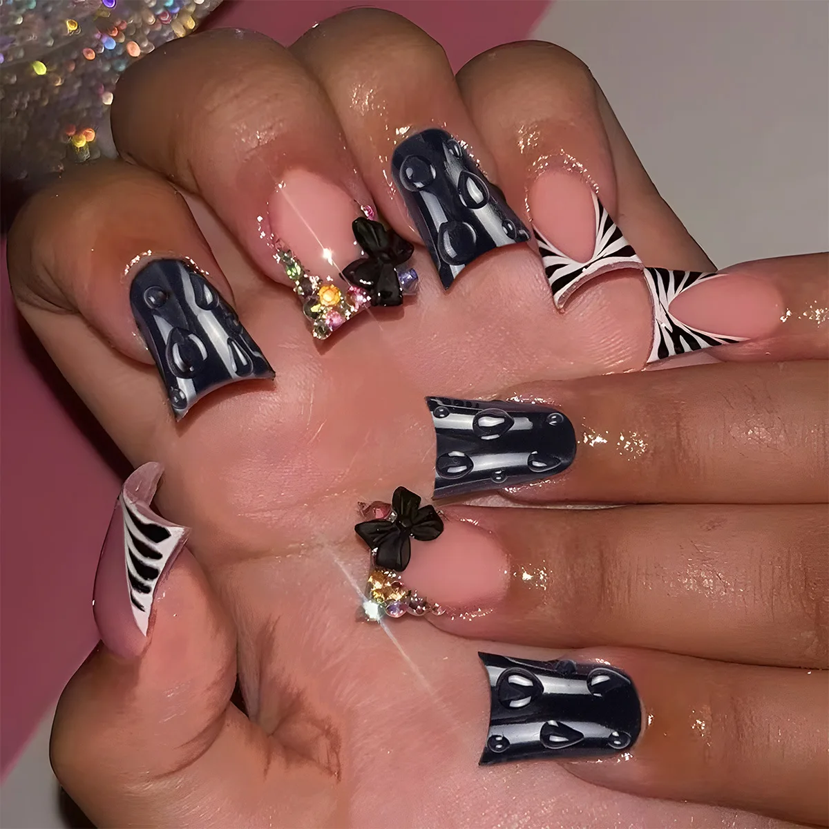 

24PCS Black White Stripes French False Nail with 3D Bowknot Diamonds Duckbill Fake Nails for Women Fashionable Wearable Press On