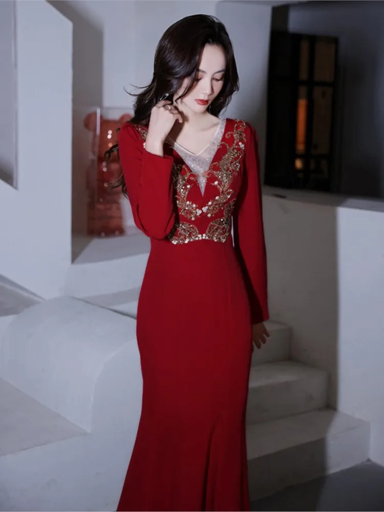 Wine red light luxury niche host banquet toasting haute couture dress