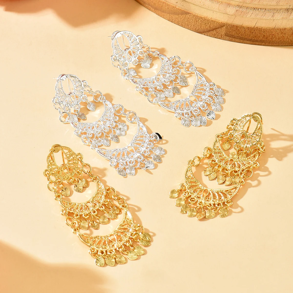

Gold Plated Metal Bridal Earrings with Hollow Tassel for Wedding Party Photo Ladies' Earrings