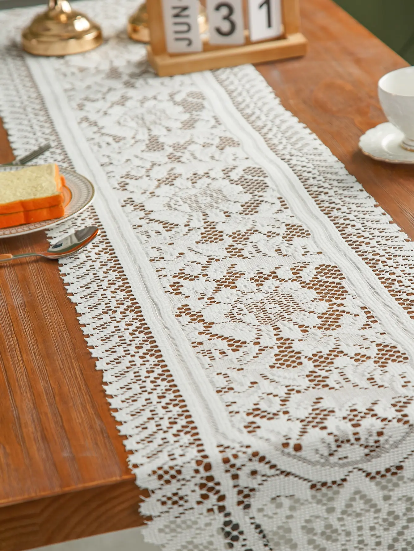 American Retro Polyester Fiber Lace Mesh Dining Mat Suitable For Home Decoration Such As Dining Tables, One Piece Set