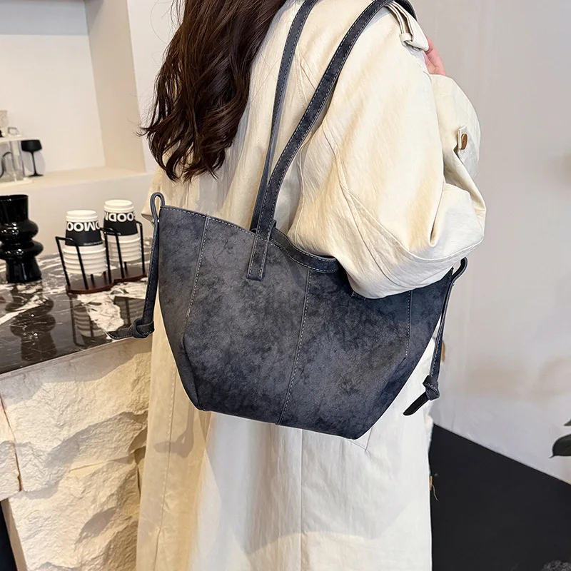 

2025 New Commuter Tote Bag Women Large Capacity High-end Niche Handheld Shoulder Crossbody Luxury Purse