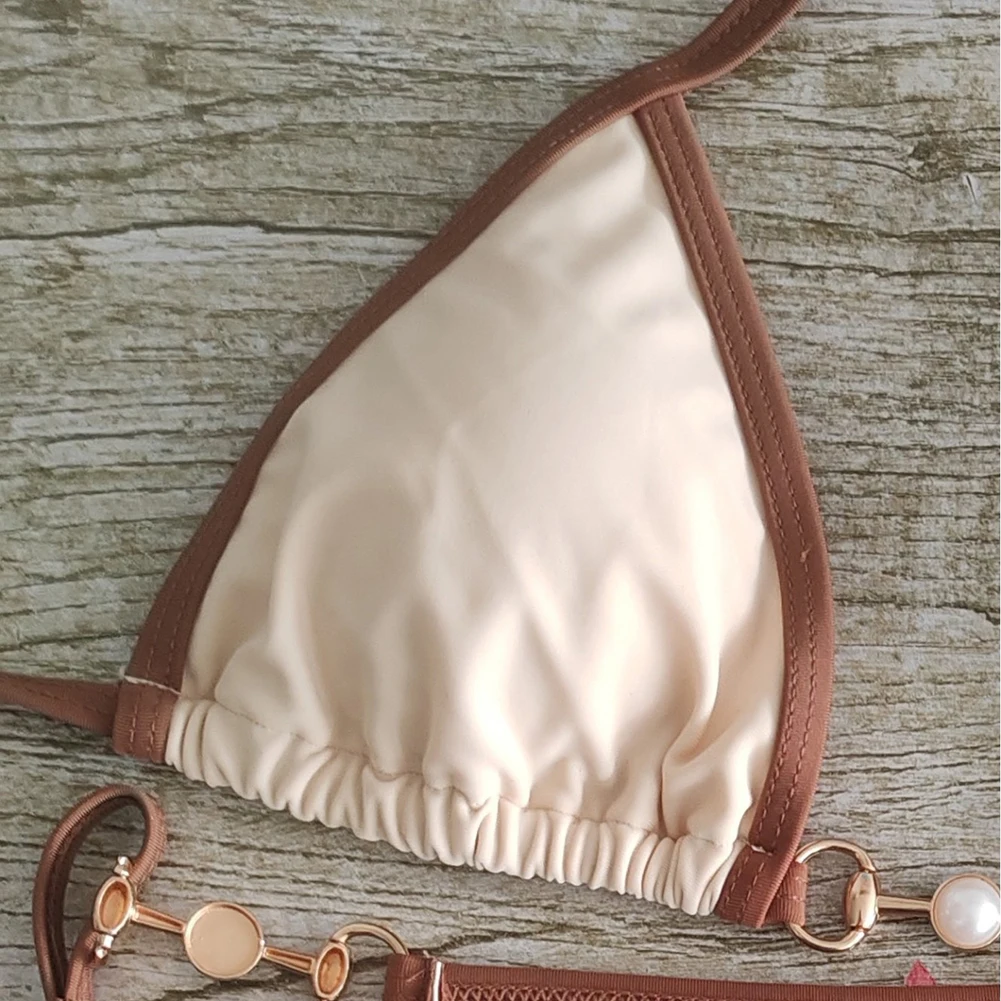 Unieke bikiniset voor dames met driehoekige top en modieuze metalen ringdetails, ideaal voor zomeravonturen