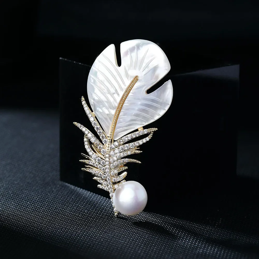 Brooch for Womens Copper Feather Brooches High Quality Inlaid Pearl Zircon Clothing Pin Jewelry Valentine's Day girlfriend Gifts