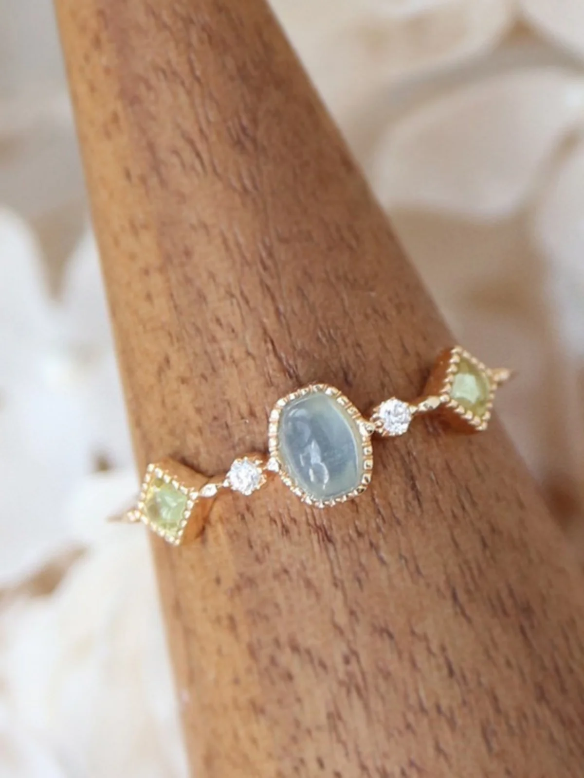 

A niche artistic retro design aquamarine ring