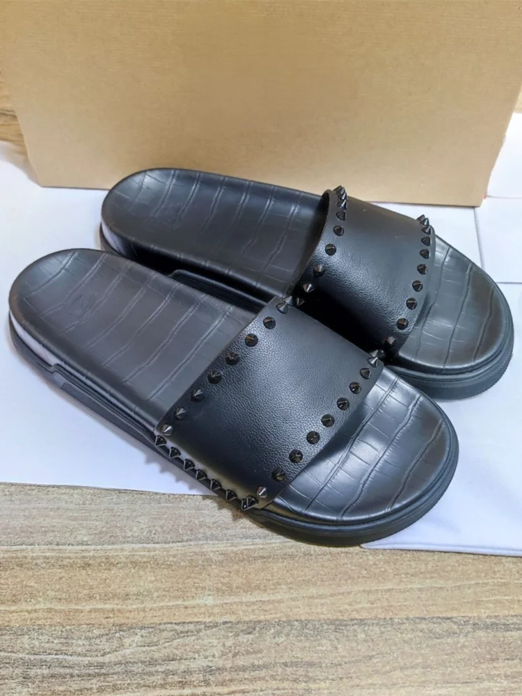 nouvelles-sandales-en-cuir-veritable-a-rivets-style-2026-a-semelle-epaisse-pour-homme-ideales-pour-l'exterieur-et-la-plage-avec-effet-rehausseur