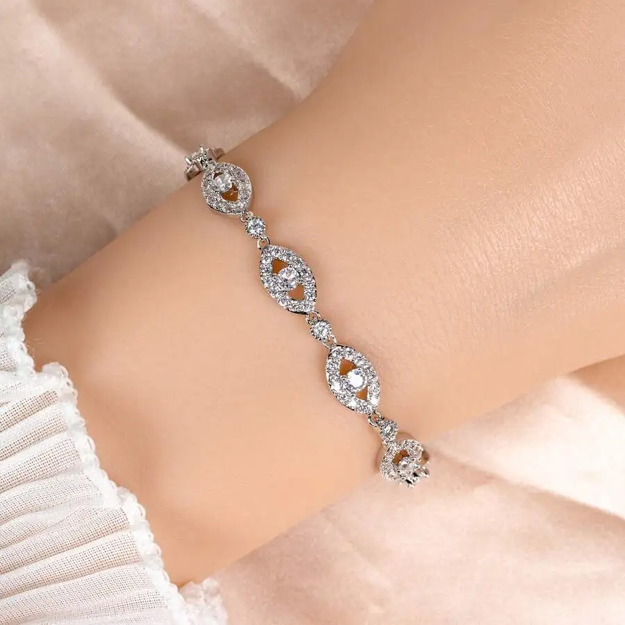 

Womens Adjustable Cubic Zirconia Bracelet With Hollow Geometric Design