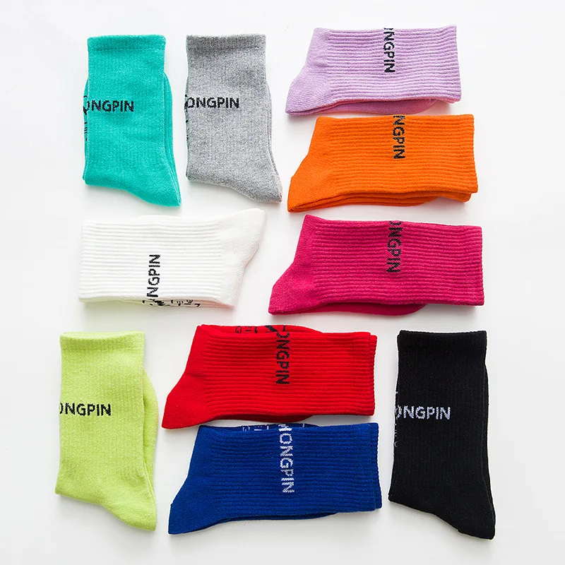 Mode Brief Harajuku Socken Unisex Frauen Männer Hiphop Straße Sport Crew Schwarz Weiß Hipster Beliebte Skateboard Baumwolle Socken