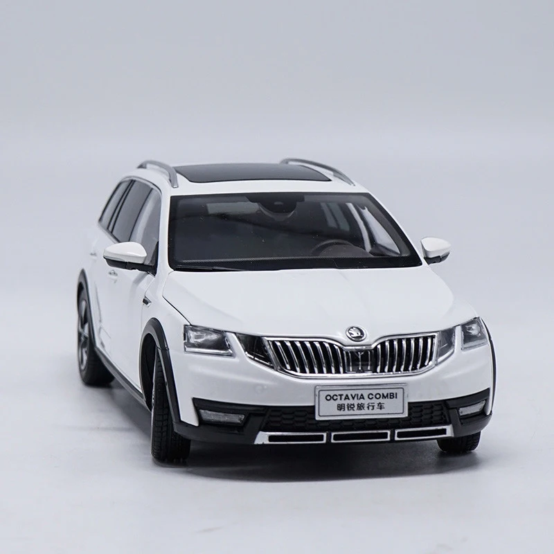 

Diecast Alloy 1:18 Scale SKODA OCTAVIA Car Model Green White For Adult Classic Collection Gift Display Souvenir Ornament