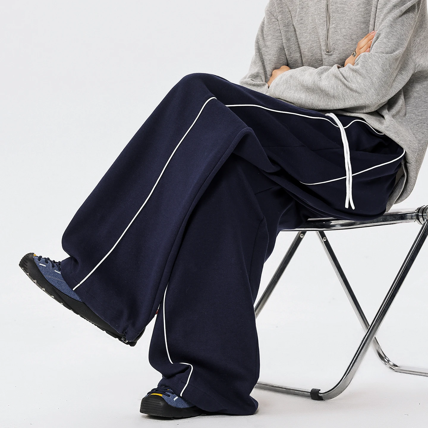 Men's Minimalist Oversized Wide Leg Sweatpants Contrast Stripe Drawstring Waist Streetwear Pants