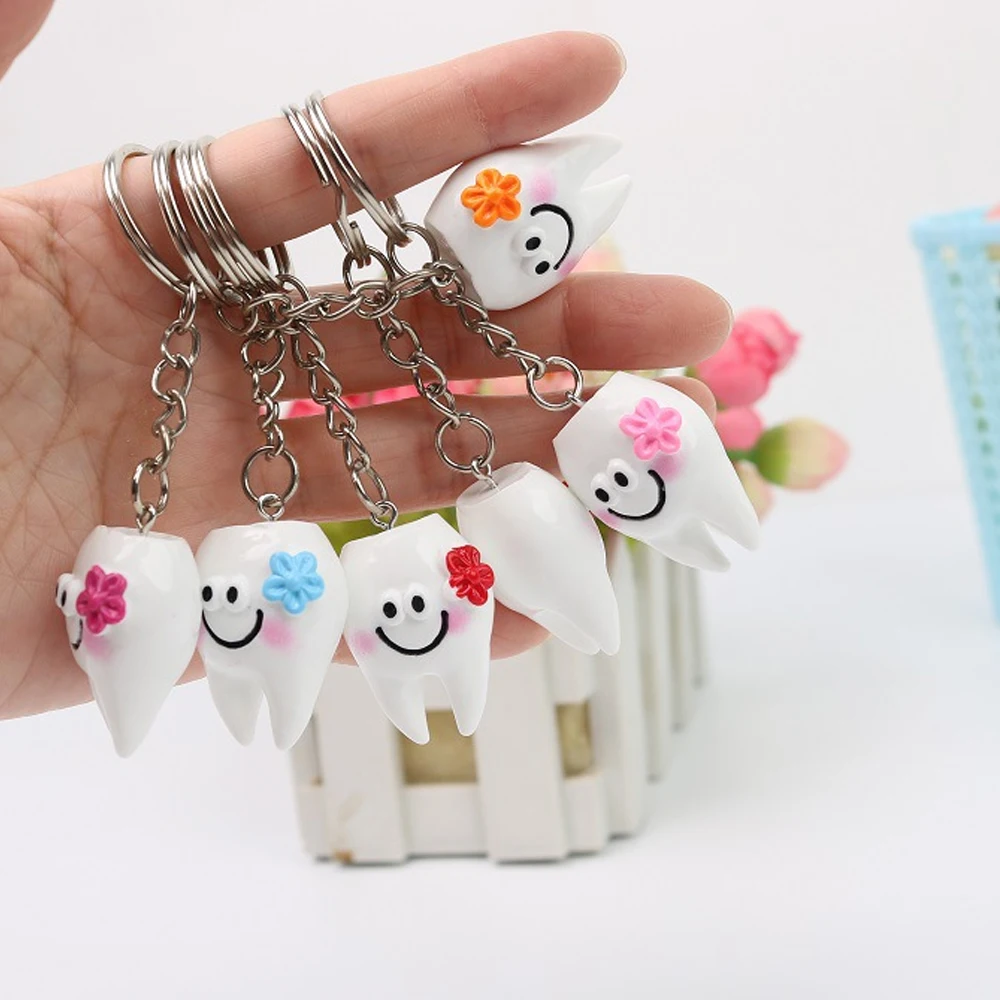 100pcs Dental Clinic Opening Gifts Teeth Shape Keychain Dentist Key Ring Backpack Pendant Clinic Decorations