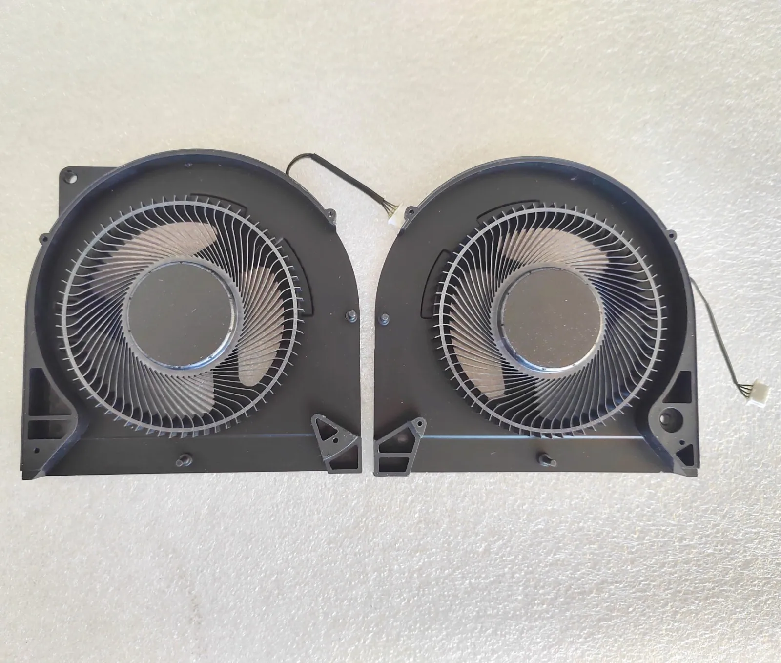 

Новый вентилятор процессора и графического процессора DC12V для ноутбука LOQ 15IRX9 83DV LOQ 15IAX9 83GS