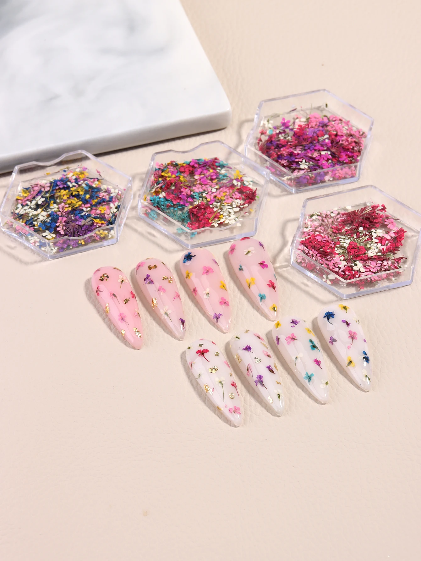 Gemischte Bunte Natürliche Blumen Nagelkunst-Charms Klein-Blau Gelb Rot Fünfblättrige Blume Natürliche Florale Maniküre-Accessoires – Detail 8