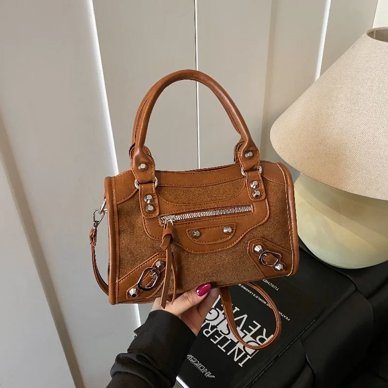 

Просторная сумка через плечо из водонепроницаемого полиуретана для путешествий на выходные