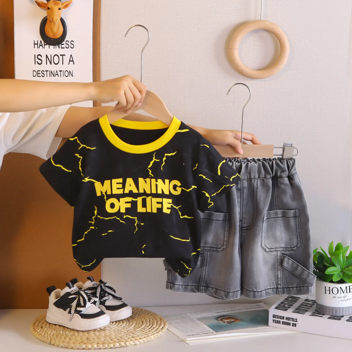 

Летний костюм для мальчиков 2026: Новинка! Комплект из двух предметов для малышей: футболка с буквенным принтом и шорты с круглым вырезом и коротким рукавом