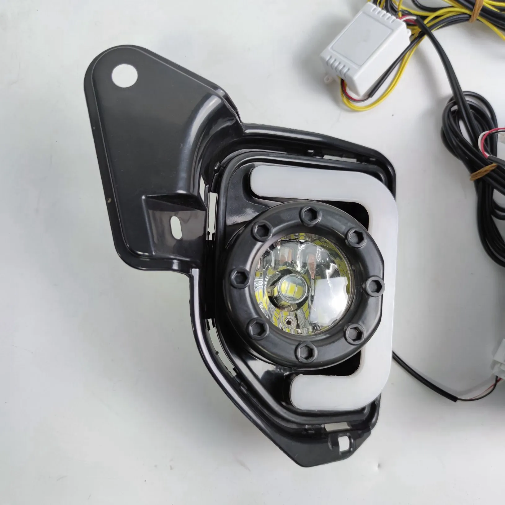 Reliable-2Pcs LED 12V ABS Car Fog Lamp DRL Daytime Running Light For Toyota Hiace 2014 2015 2016 2017 2018 With Turn Signal view 2