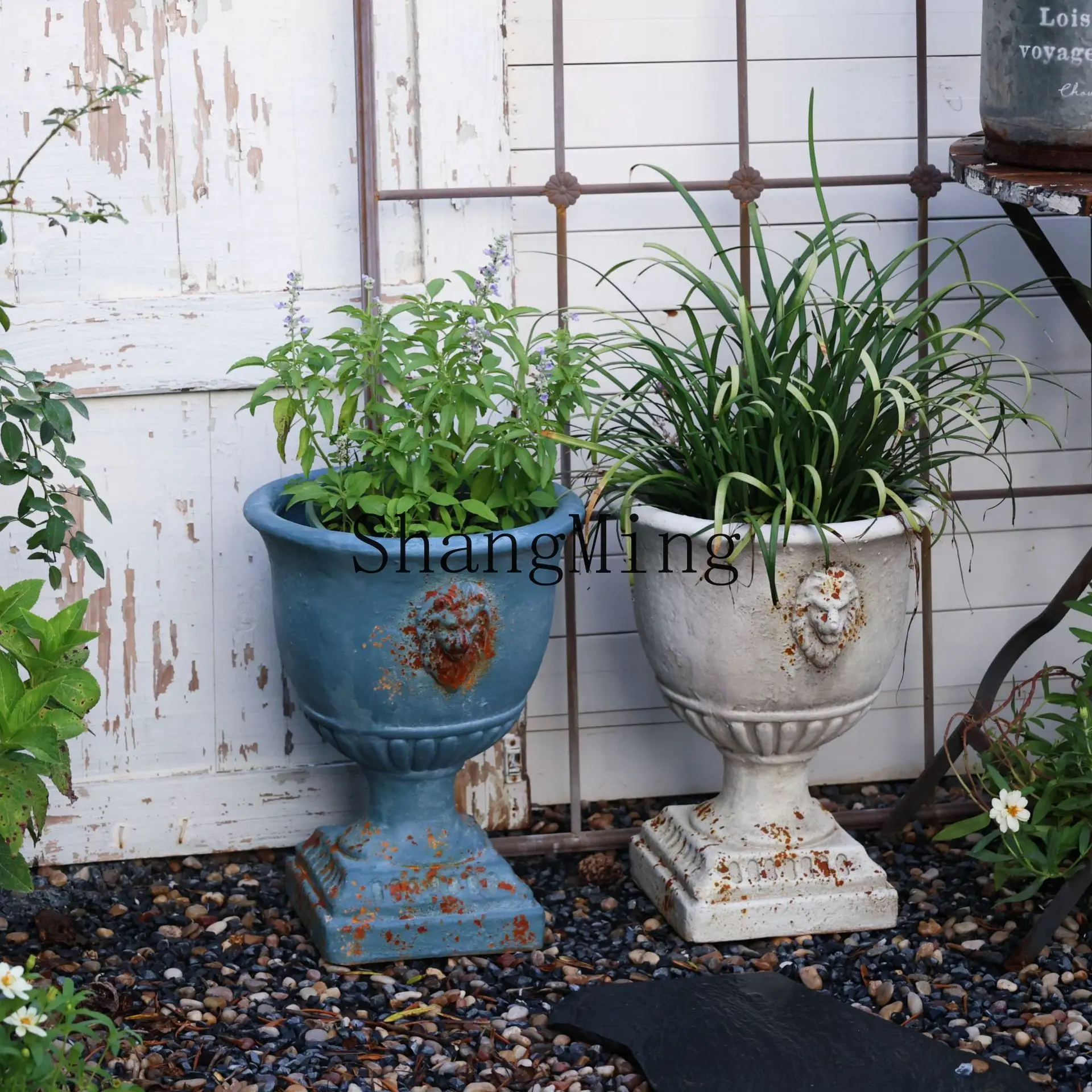 PYH  Flower House Classic Vintage Trophy Flower Pot Lion Head Animal Outdoor Garden Decorative Ornament