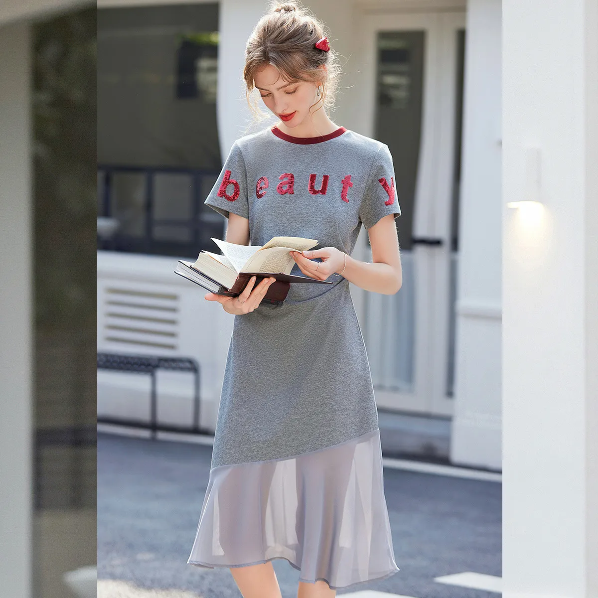 LOUIS YAO 2025 Summer Spliced Mermaid Skirt Round-neck Short-sleeved Dress with Sequin Letter Design