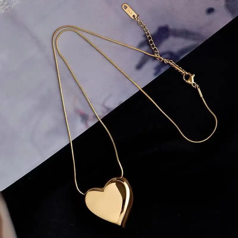 Anime Undertale XTALE Cross Sans Cosplay Yellow Heart Necklace Stainless Steel Small Big Love Heart Pendant Necklace For Women