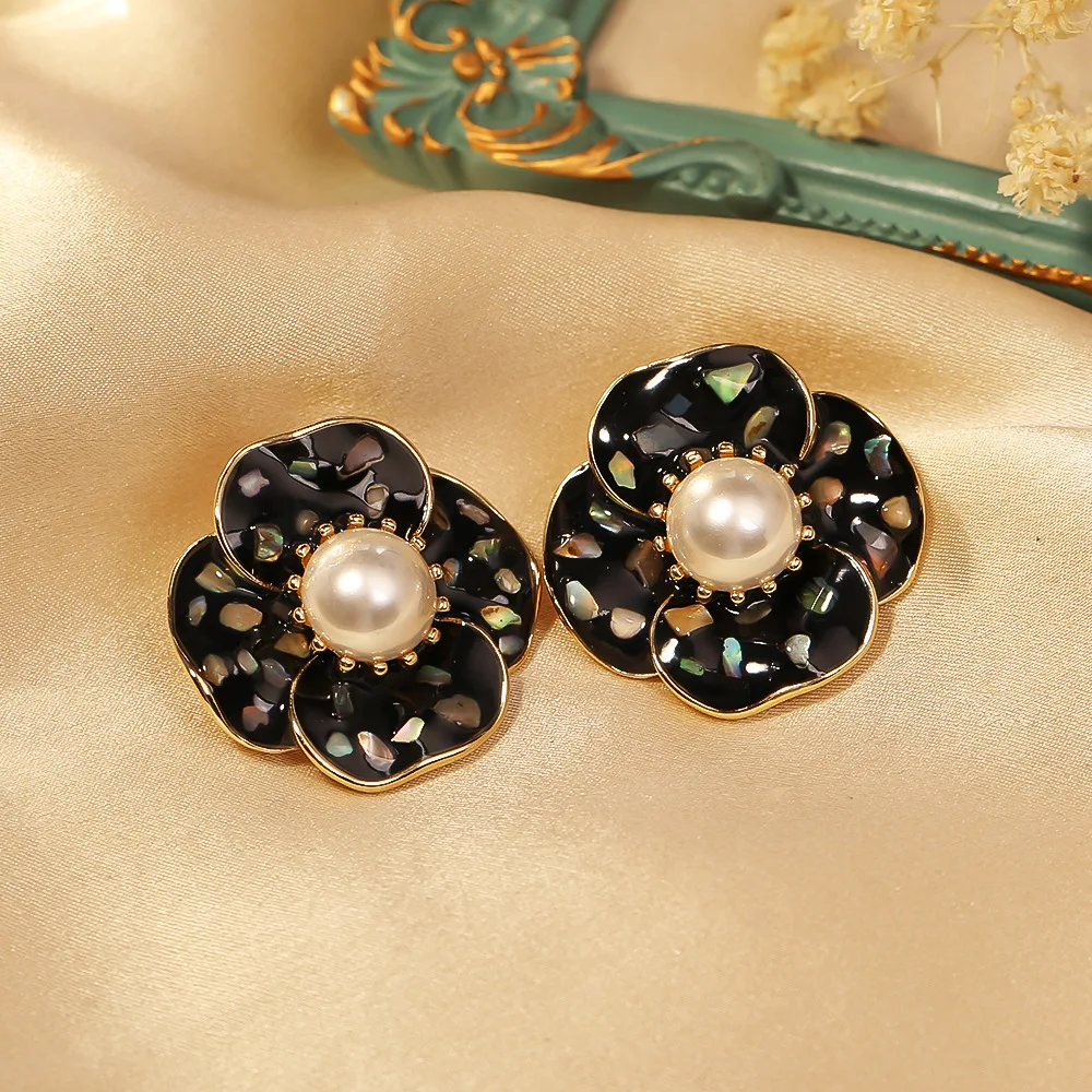 

Fashionable retro broken shell pearl flower earrings oil dripping camellia earrings high-end small fragrance earrings