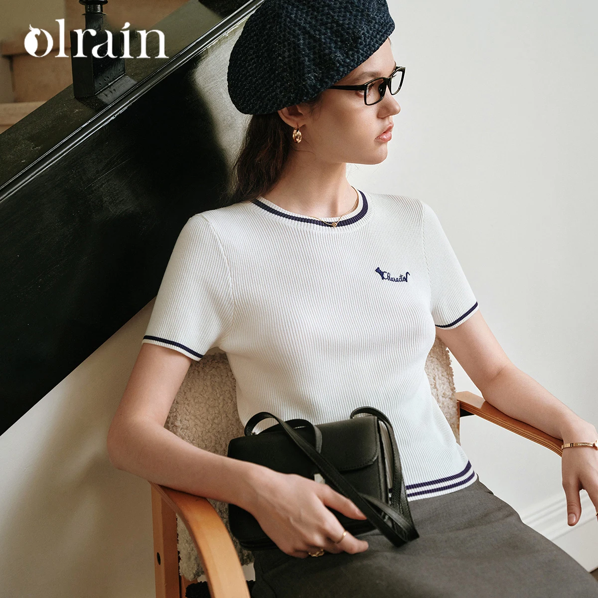 

OLrain Women 2026 New Summer Beige T-shirt Contrast Navy Trim Round Neck Embroidery Slim Casual Short Sleeve Tops O57XZ99099