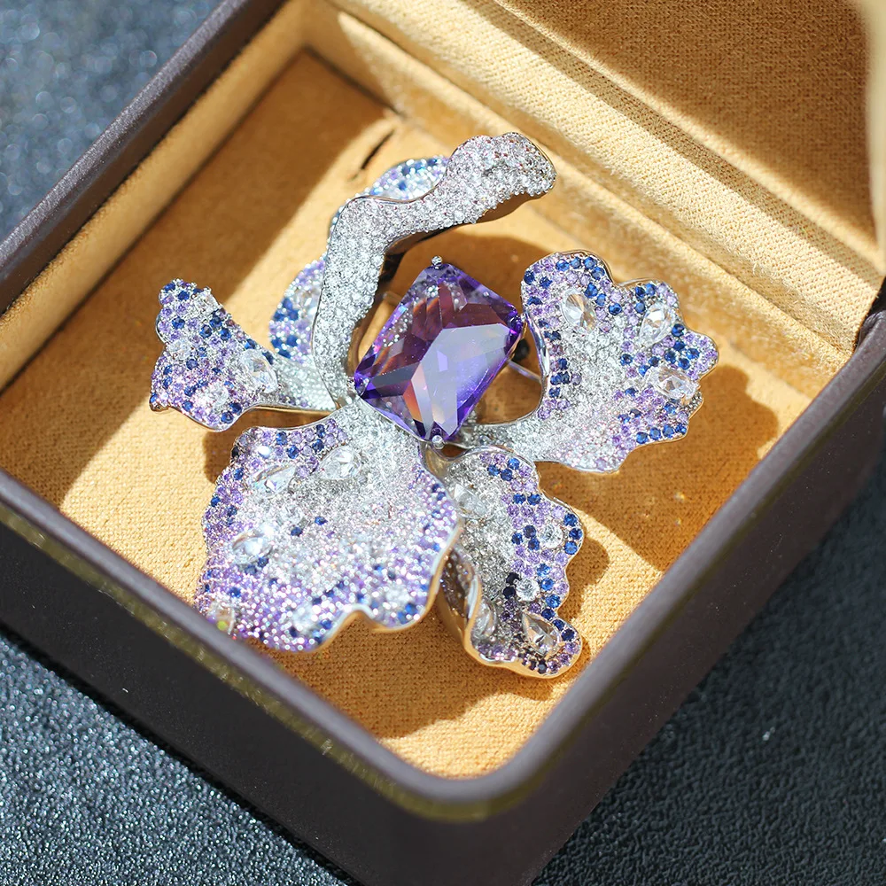 High-end New Luxury Heavy Industry Full of Zirconium Iris Flower Brooch Fashionable and Exaggerated Accessory Pin for Women